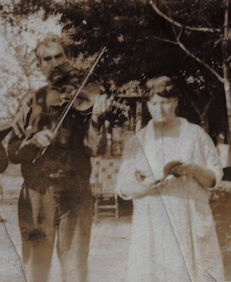 John Wesley and Lida Harris, photographed about 1913